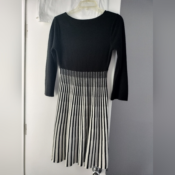 Sz S Dana Buchman dress - Picture 4 of 4